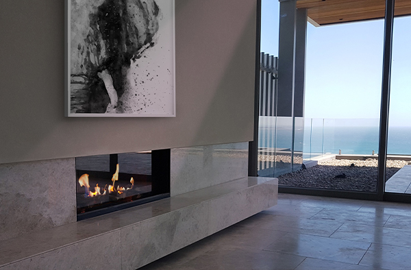 壁爐與背景墻融為一體，壁爐這樣設(shè)計(jì)很時(shí)尚！